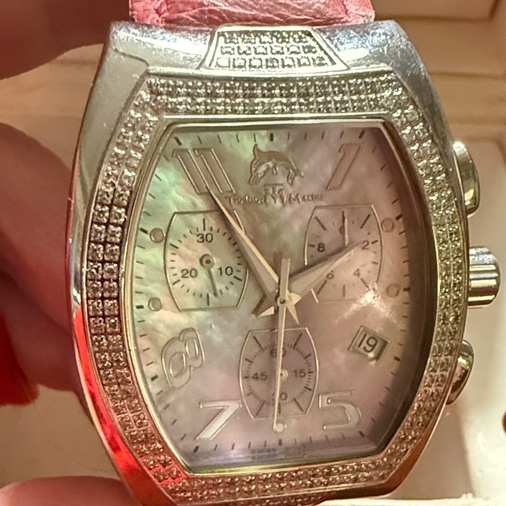 Women's Silver and Pink Watch authentic - Picture 4 of 10